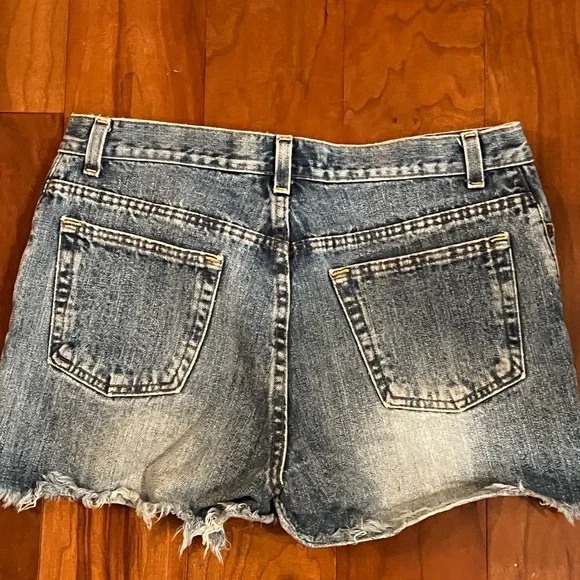 Gap boyfriend fit jean short size 8 never worn - Picture 3 of 3
